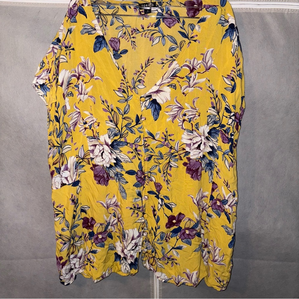 Torrid Yellow Floral Short Sleeve Blouse with Notched Collar